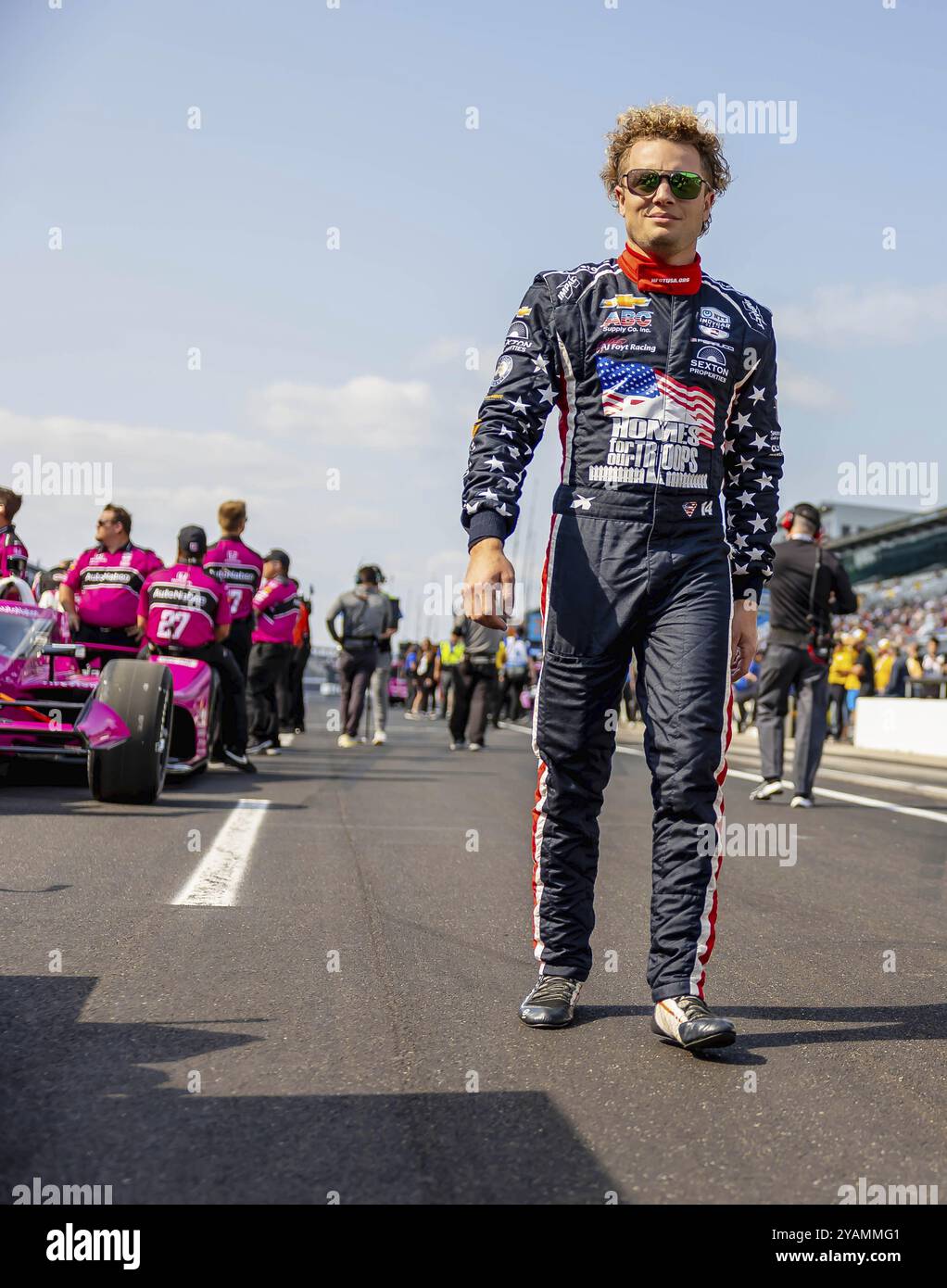 Il pilota INDYCAR, SANTINO FERRUCCI (14) di Woodbury, Connecticut, e il team AJ Foyt Racing Chevrolet si preparano a qualificarsi per l'Indianapolis 500 al t Foto Stock