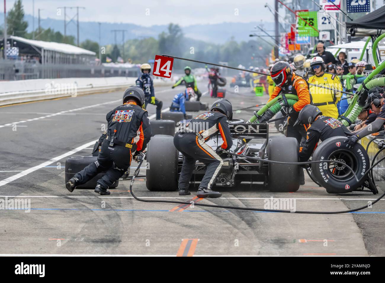 Il pilota DELLA INDYCAR Series, SANTINO FERRUCCI (14) di Woodbury, Connecticut, porta la sua auto in servizio durante il Gran Premio di Portland Bitnile.com Foto Stock