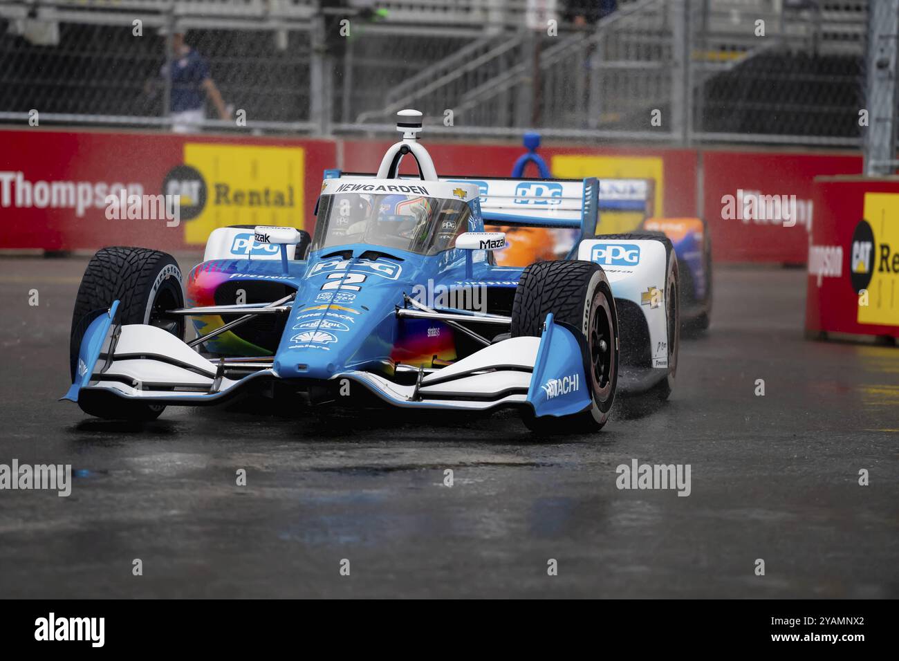 Il pilota della INDYCAR Series, JOSEF NEWGARDEN (2) di Nashville, Tennessee, attraversa le curve durante una sessione di pratica bagnata e pericolosa per la Big Foto Stock