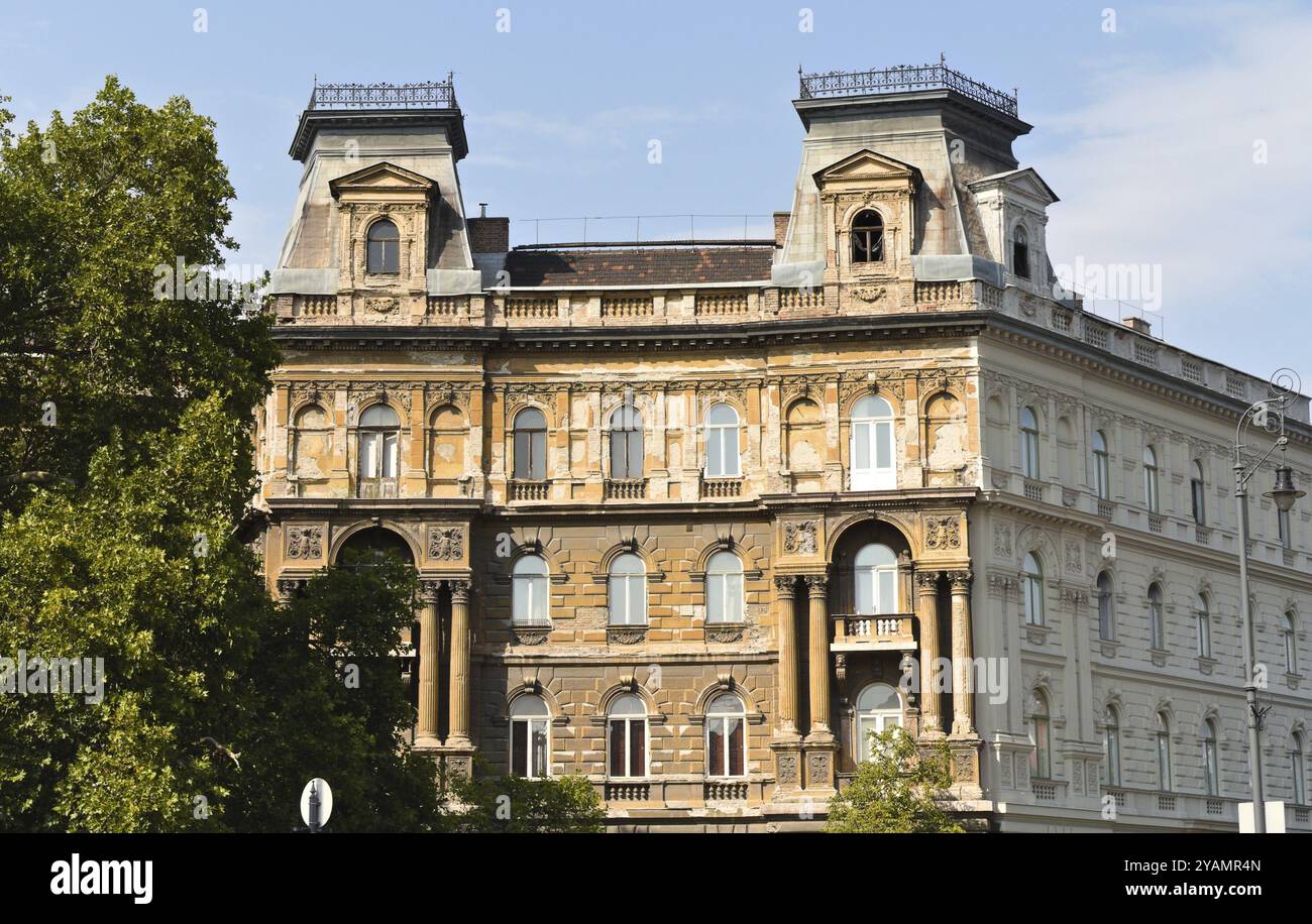 Il palazzo residenziale Huebner a Kodaly Koeroent a Budapest fu costruito tra il 1183 e il 1884, l'architetto è Gyula Bukovics Foto Stock