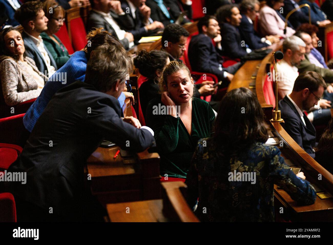 Parigi, Francia. 8 ottobre 2024. Mathilde Panot, presidente del gruppo la France Insoumise, visto durante le interrogazioni alla sessione del governo all'Assemblea nazionale, a Parigi. Una sessione settimanale di interrogatori sul governo francese si svolge nell'Assemblea Nazionale al Palais Bourbon. (Immagine di credito: © Telmo Pinto/SOPA Images via ZUMA Press Wire) SOLO PER USO EDITORIALE! Non per USO commerciale! Foto Stock