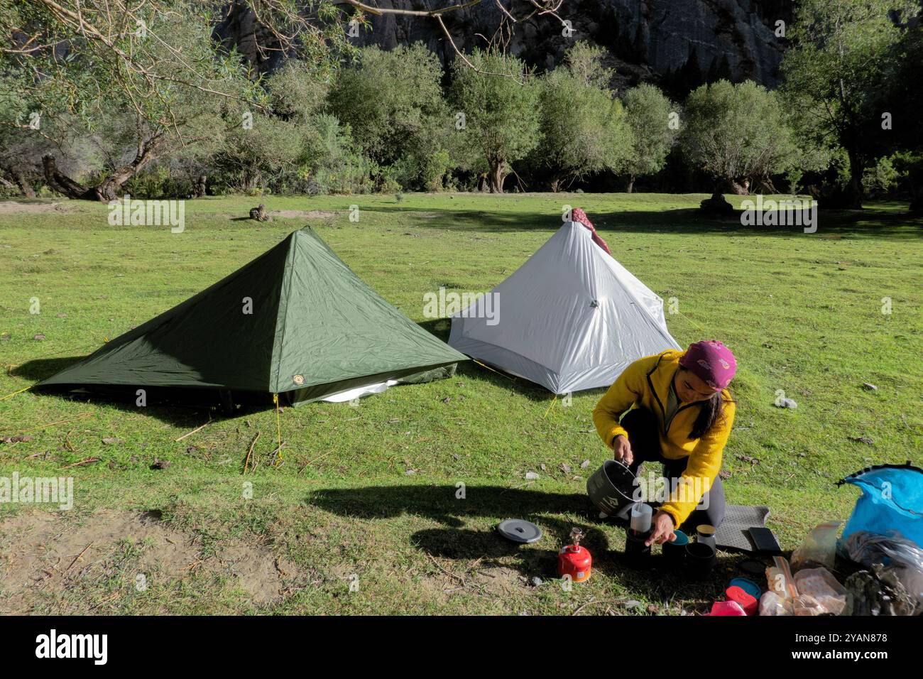 Campeggio a Mingulo Broq, Nangma Valley (Yosemite del Pakistan), Kanday, Baltistan, Pakistan Foto Stock