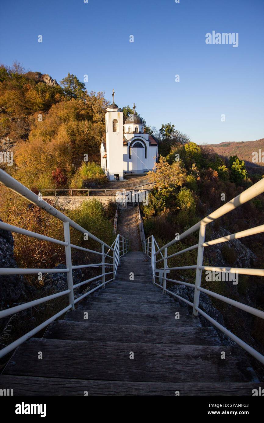 Lukovo, Serbia - 15 ottobre 2024: Lukovo spa (Lukovska banja) punto di riferimento turistico chiesa ortodossa di san Giorgio magnifiche attrazioni Foto Stock