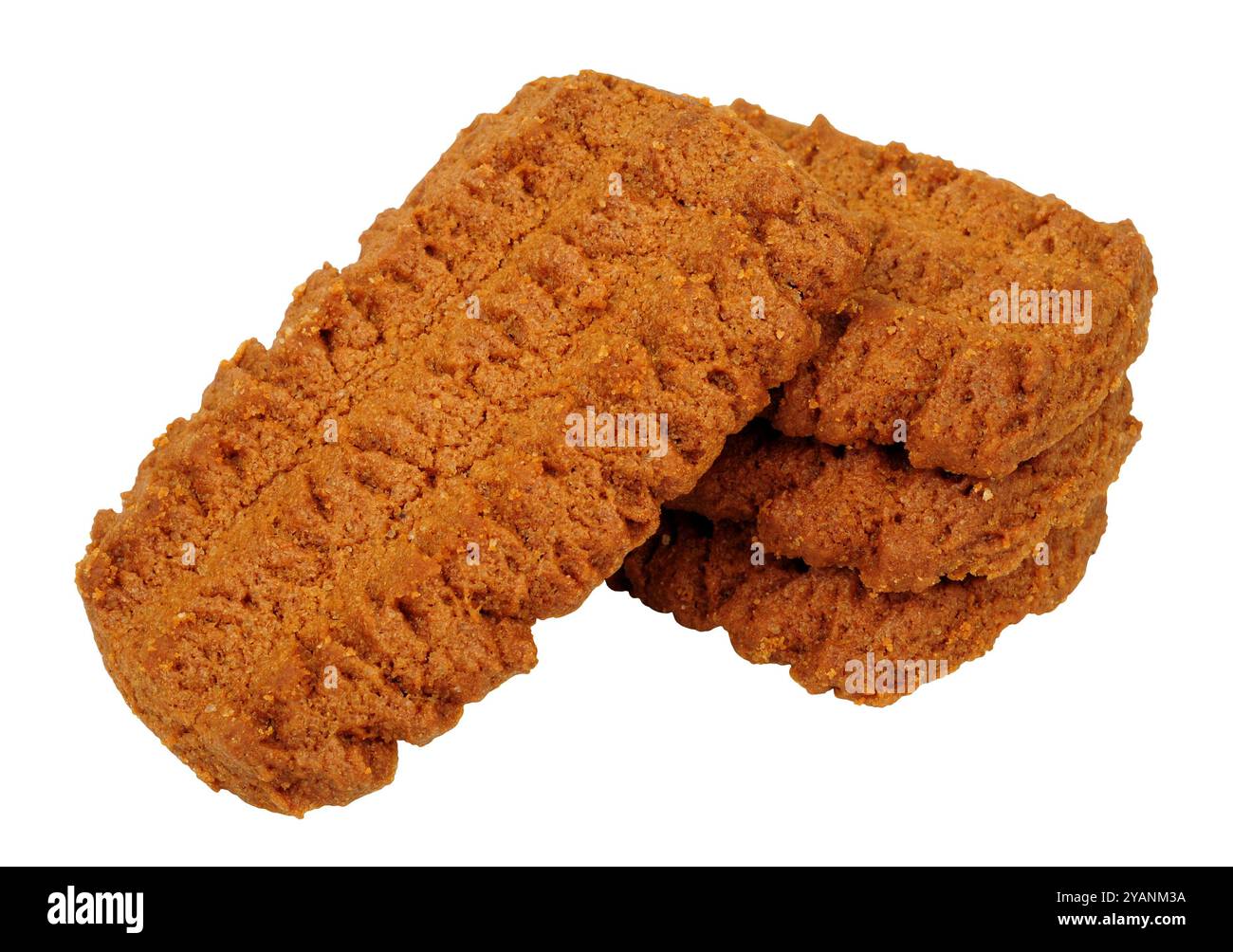Biscotti croccanti alla cannella e zucchero di canna isolati su fondo bianco Foto Stock