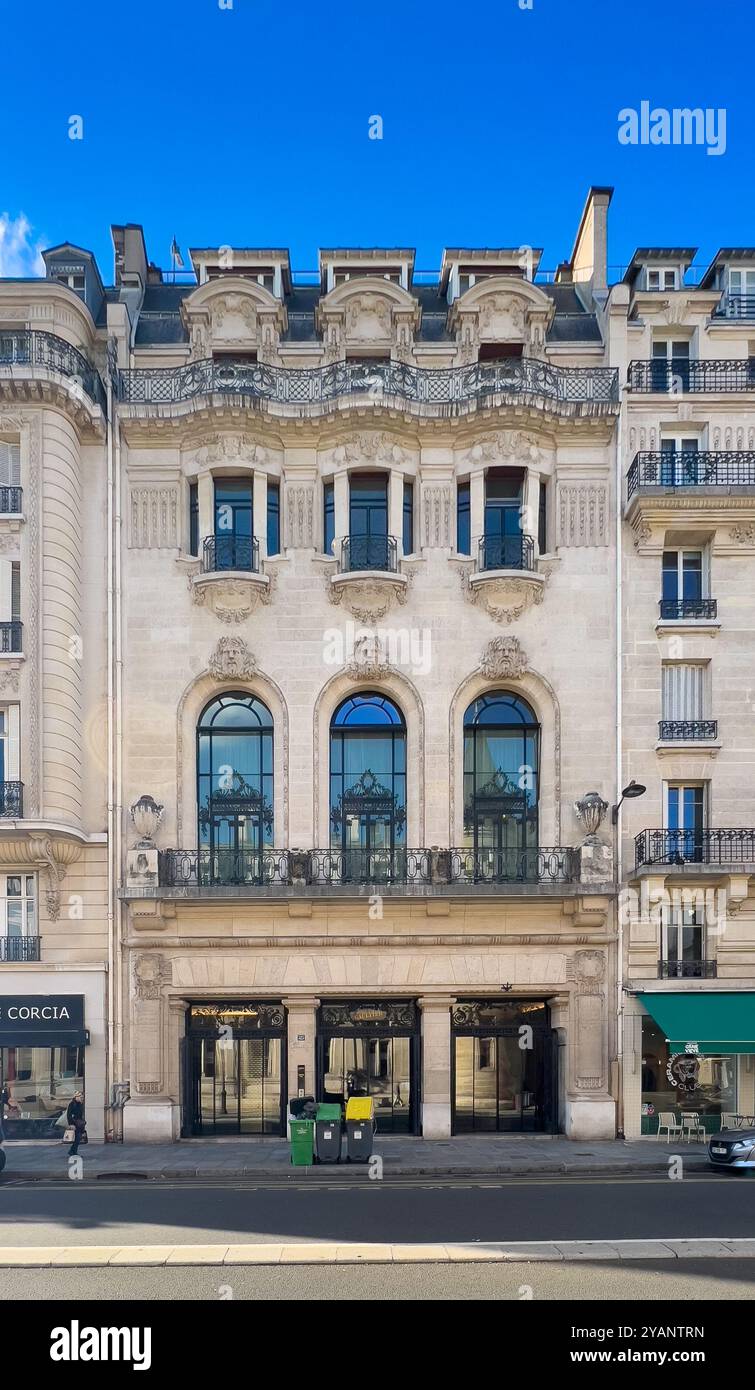 Parigi, Francia, Jean Paul Gaultier sede nel 3° arrondissement di Parigi, solo editoriale. - Immagine stock catturata con smartphone