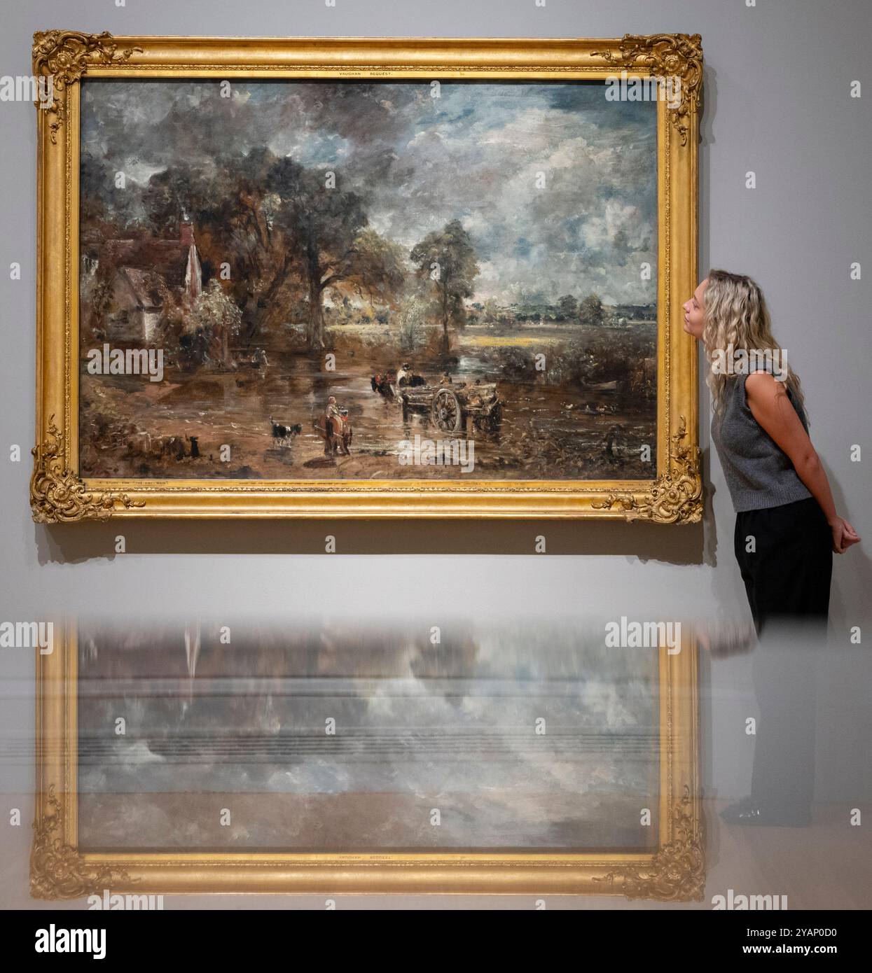National Gallery, Londra, Regno Unito. 15 ottobre 2024. La mostra Discover Constable and the Hay Wain (17 ottobre 24-2 febbraio 25) si concentra sul capolavoro di John Constable The Hay Wain (1821). Immagine: La mostra presenta anche uno studio preparatorio su vasta scala per il Hay Wain, creato da Constable intorno al 1821 come "schizzo" funzionante, non destinato ad essere esposto (collezione V&A). Crediti: Malcolm Park/Alamy Foto Stock