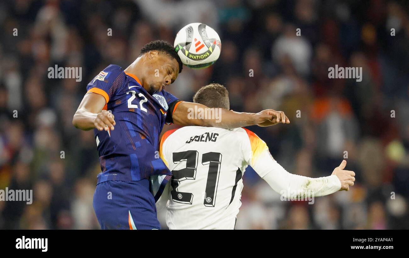 im Bild: V.l. Denzel Dumfries (Niederlande, 22) und Robin Gosens (Germania, 21), 14.10.2024, Fussball, UEFA Nations League, Deutschland - Niederlande, GER, Monaco, Allianz-Arena. Foto Stock