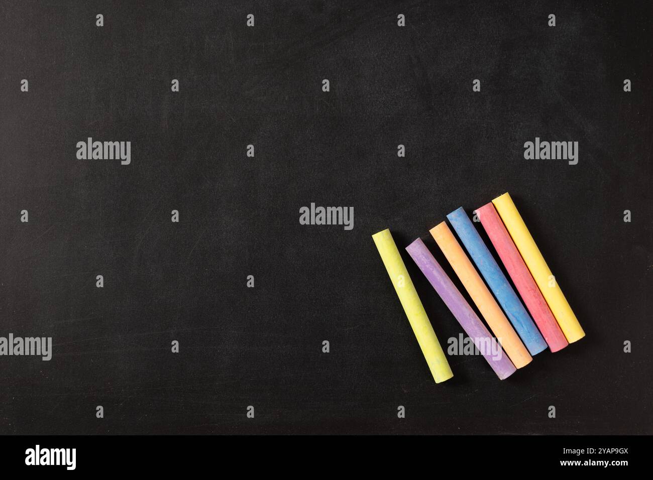 Lavagna con gesso multicolore Foto Stock