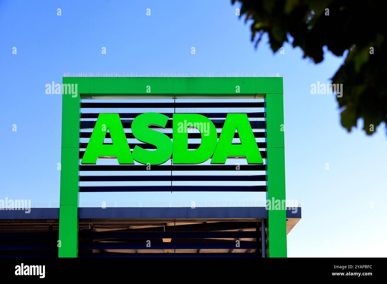 Cartello del negozio Asda, Barry, vale of Glamorgan, Galles del Sud. Foto Stock Cartello del negozio Asda, Barry, vale of Glamorgan, Galles del Sud. Foto Stock