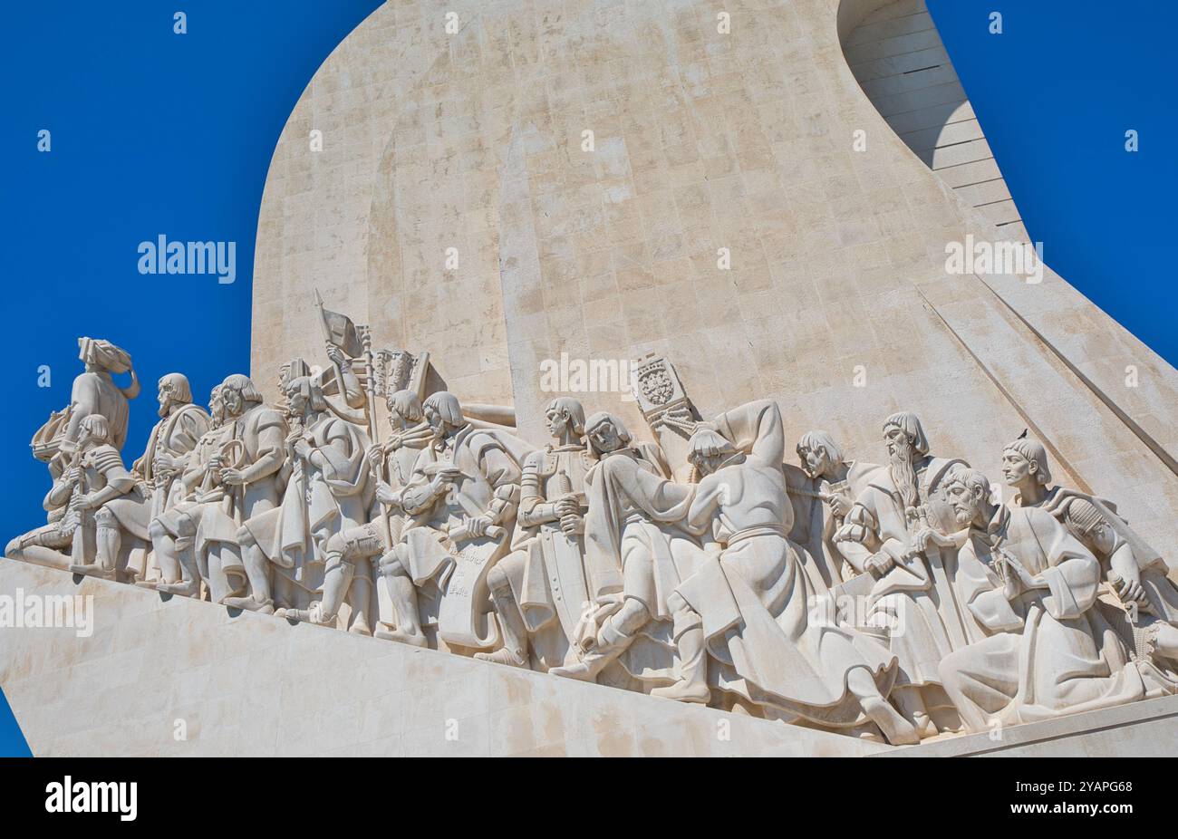 Monumento delle scoperte (Padrao dos descobrimentos) un gigantesco memoriale agli esploratori portoghesi, Belem, Lisbona, Portogallo Foto Stock