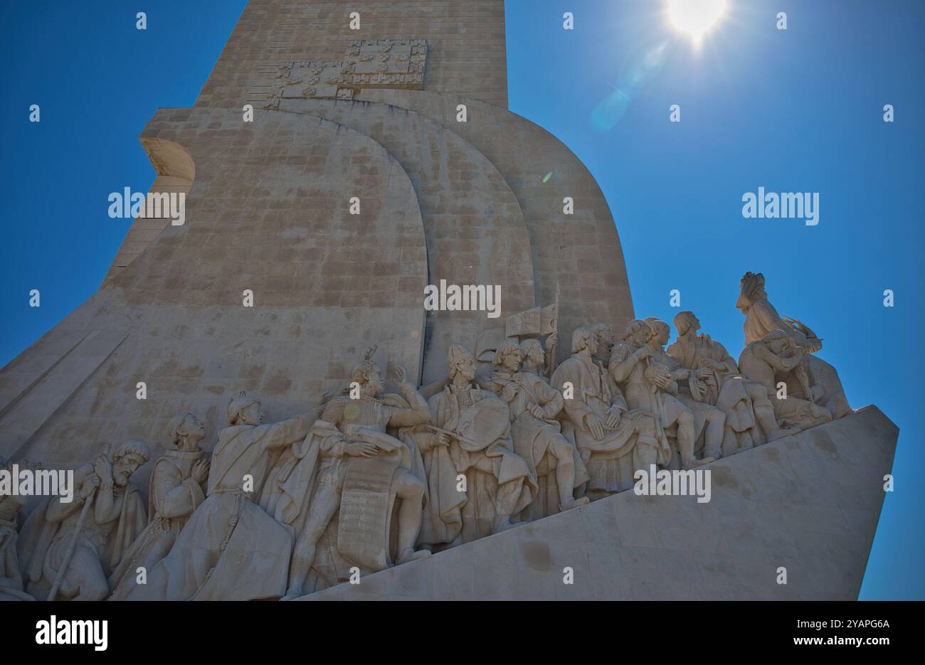 Monumento delle scoperte (Padrao dos descobrimentos) un gigantesco memoriale agli esploratori portoghesi, Belem, Lisbona, Portogallo Foto Stock