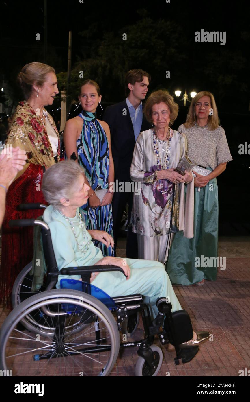 La regina Sofia di Spagna con la sua famiglia. Arrivi alla festa pre-matrimonio al museo bizantino di Atene. Foto Stock