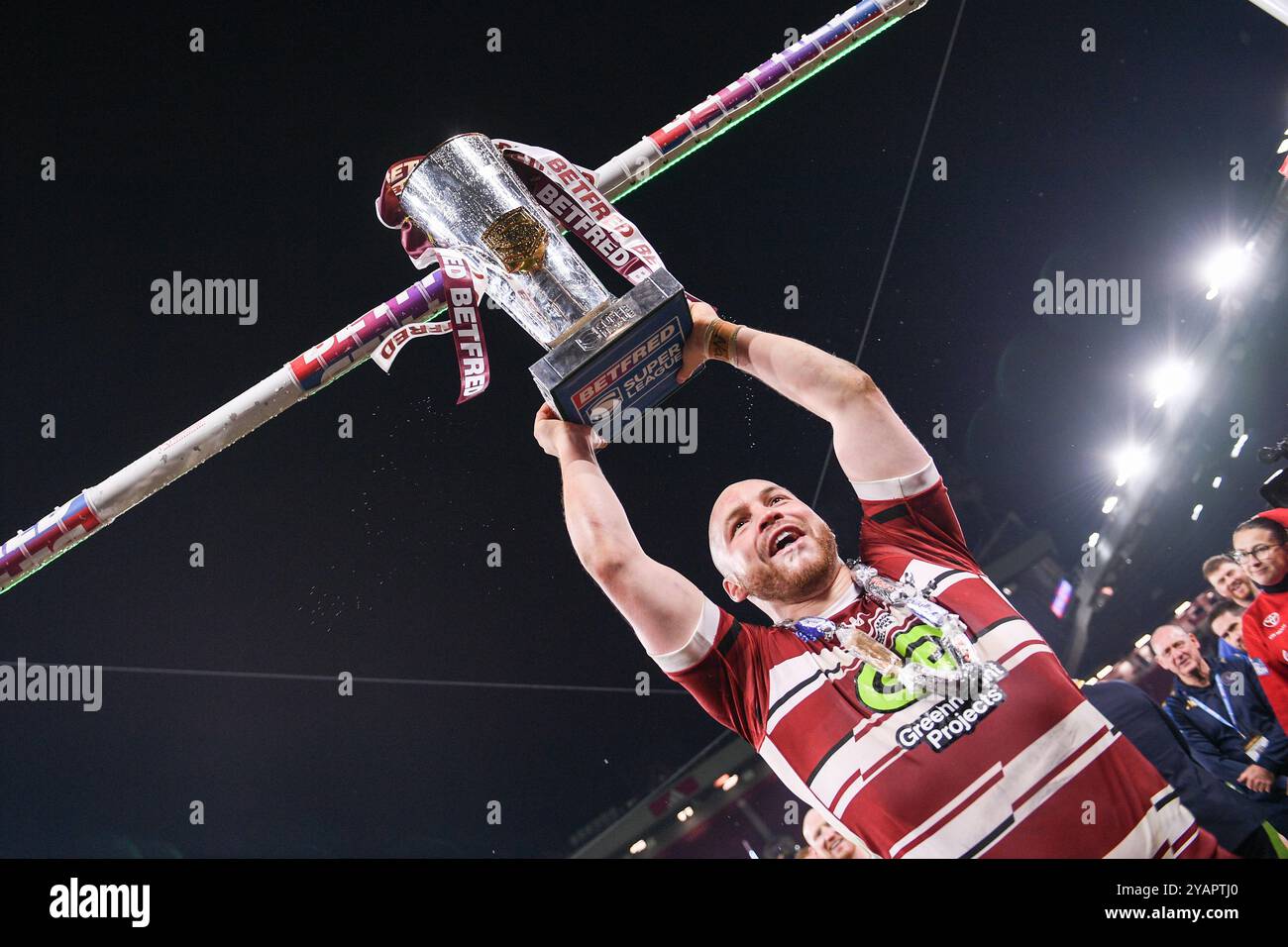 Manchester, Inghilterra - 12 novembre 2024 - Trofeo Liam Marshall dei Wigan Warriors Lifts. Rugby League, Betfred Super League Grand Final, , Wigan Warriors vs Hull Kingston Rovers a Old Trafford, Manchester, UK Dean Williams Foto Stock