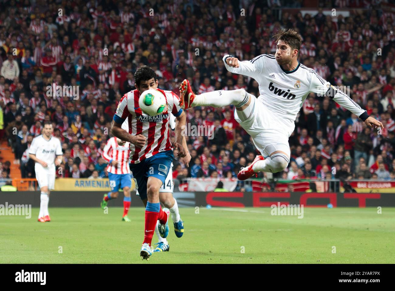 Madrid, Spagna 17 MAGGIO: Sergio Ramos e Diego Costa in azione durante la finale di Coppa del Re 2012/13 , partita giocata al Santiago Bernabeu betwe Foto Stock