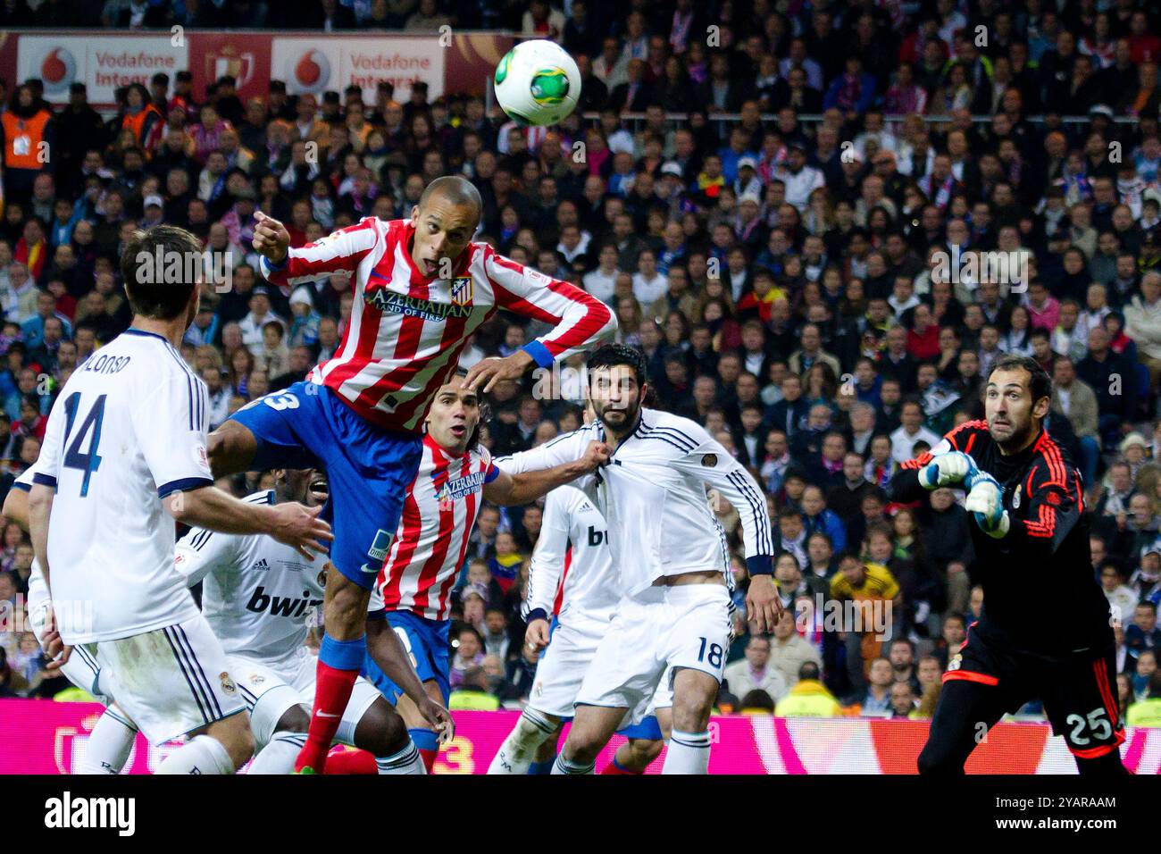 Madrid, Spagna 17 MAGGIO: Joao Miranda dell'Atletico de Madrid segna un gol durante la finale di Coppa del Re 2012/13, partita giocata al Santiago Berna Foto Stock