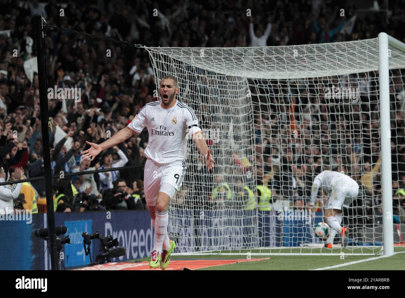 Spagna, Madrid - 2 ottobre: Karim Benzema del Real Madrid celebra un gol durante la liga, partita tra Real Madrid e vs FC Barcelona al Sant Foto Stock