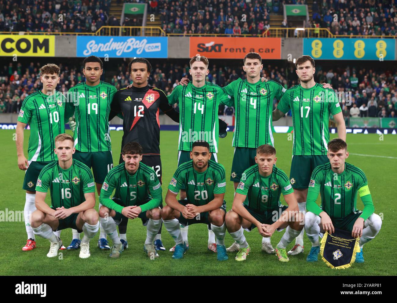 Una foto del gruppo della squadra dell'Irlanda del Nord prima della partita del gruppo C3 della UEFA Nations League al Windsor Park, Belfast. Data foto: Martedì 15 ottobre 2024. Foto Stock