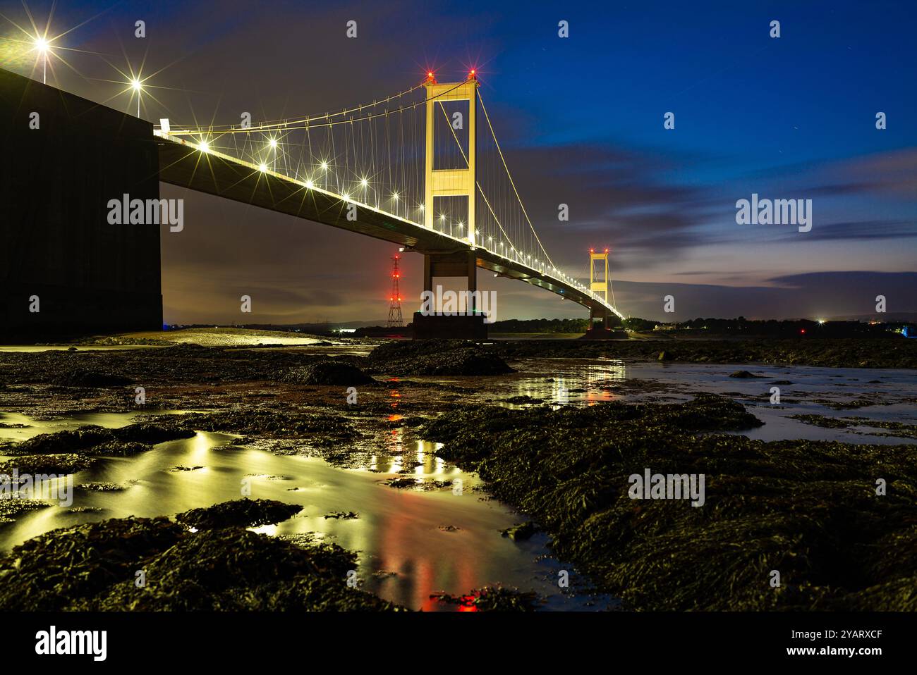 Il vecchio ponte di Severn di notte Foto Stock