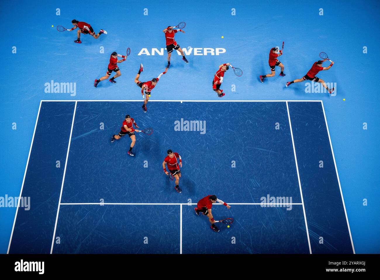 Anversa, Belgio. 15 ottobre 2024. (NOTA PER L'EDITOR: L'immagine è un'immagine composita digitale). Il belga Zizou Bergs, nella foto in azione durante una partita di tennis nel round del 32 della competizione singola all'ATP European Open Tennis Tournament di Anversa, martedì 15 ottobre 2024. BELGA PHOTO JASPER JACOBS credito: Belga News Agency/Alamy Live News Foto Stock