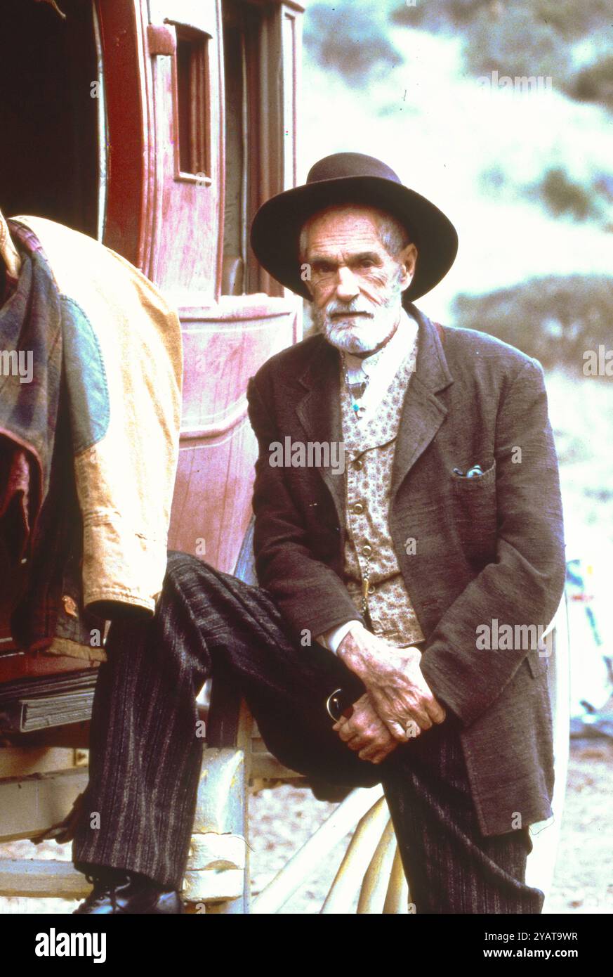 29 agosto 1993, Hollywood, California, Stati Uniti: JOHN ASTIN come "Prof WICKWIRE" nello show televisivo The Adventures of Briscoe County, Jr. La serie è andata in onda per 27 episodi sulla rete Fox a partire dalla stagione 1993â€“94 (Credit Image: © Entertainment Pictures via ZUMA Press) SOLO PER USO EDITORIALE! Non per USO commerciale! Foto Stock