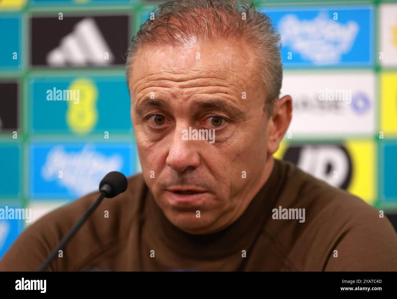 Il manager bulgaro Ilian Iliev ha intervistato dopo la partita del gruppo C3 della UEFA Nations League al Windsor Park di Belfast. Data foto: Martedì 15 ottobre 2024. Foto Stock