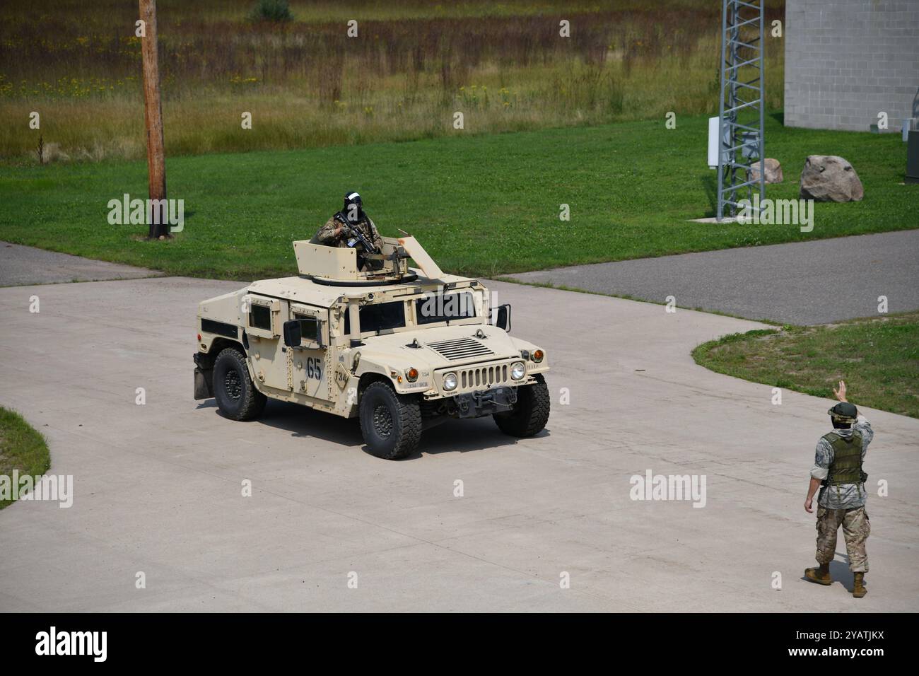 Specialisti delle forze di sicurezza assegnati al 148th Fighter Wing, Minnesota Air National Guard conducono Close Quarters Battle Training al Camp Ripley Training Center, Little Falls, Minn., il 18 agosto 2024. 46 specialisti delle forze di sicurezza si sono recati a Camp Ripley per condurre la loro formazione annuale che ha sottolineato la pianificazione della missione, le procedure di guida delle truppe, la sicurezza perimetrale, la ricognizione, l'evacuazione medica, evacuazione delle vittime e sviluppo della leadership. (Foto della U.S. Air National Guard dello staff Sgt. Sheena Sundin) Foto Stock