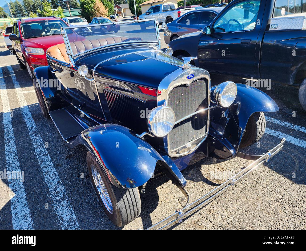 Seattle, WA, USA - 4 luglio 2024: Ford Model A v8 Roadster Blue 1930 vista angolo anteriore. Ford Model A v8 Roadster è un'auto molto popolare nella Foto Stock