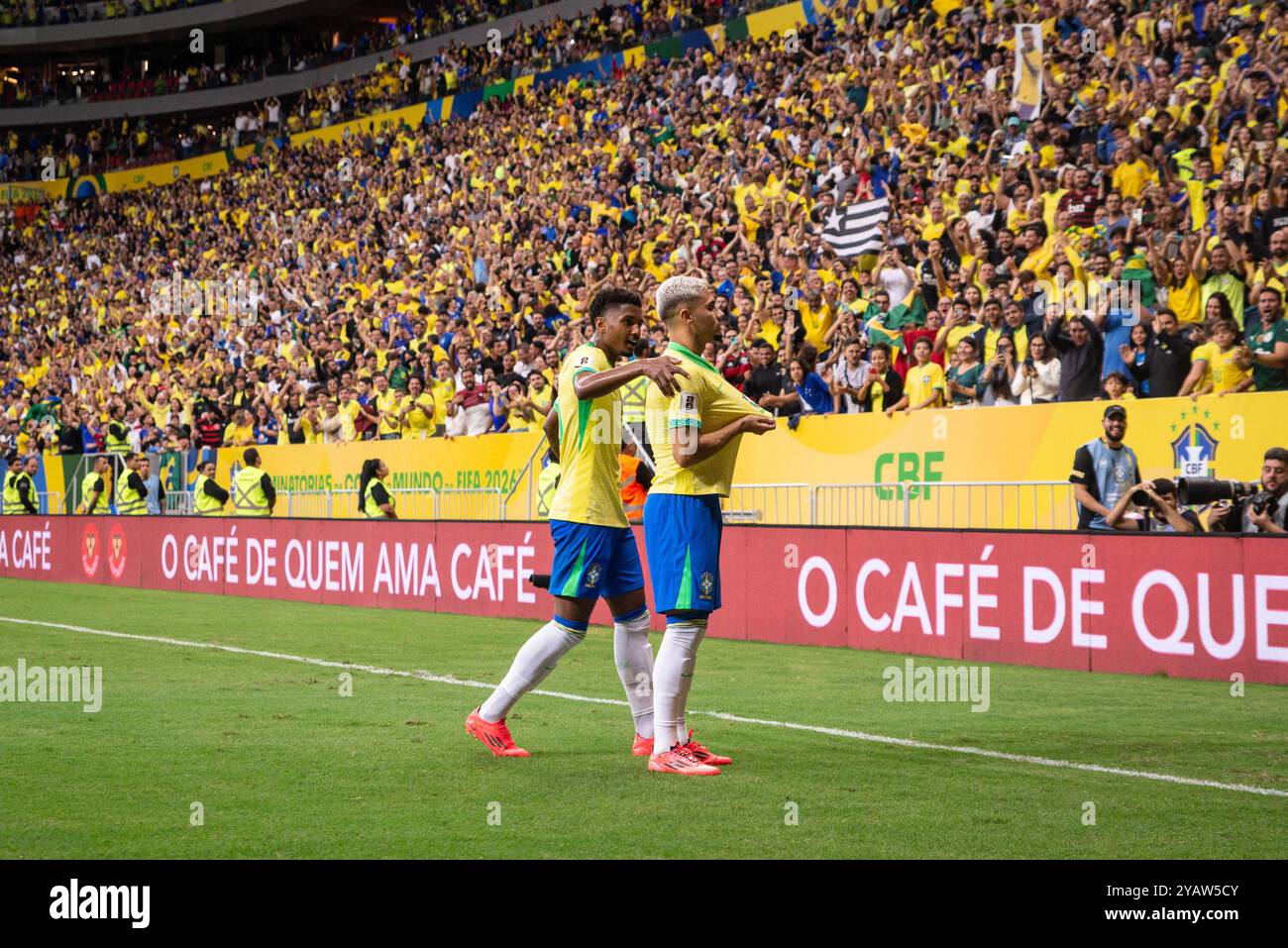 Brasilia, Perù. 15 ottobre 2024. São PAOLO, BRASILE - 15 OTTOBRE: Partita delle qualificazioni ai Mondiali FIFA 2026 tra Brasile e Perù all'Arena BRB Mané Garrincha Stadium il 15 ottobre 2024 a Brasilia, DF, Brasile. (Foto di Guilherme Veiga/PxImages) credito: PX Images/Alamy Live News Foto Stock