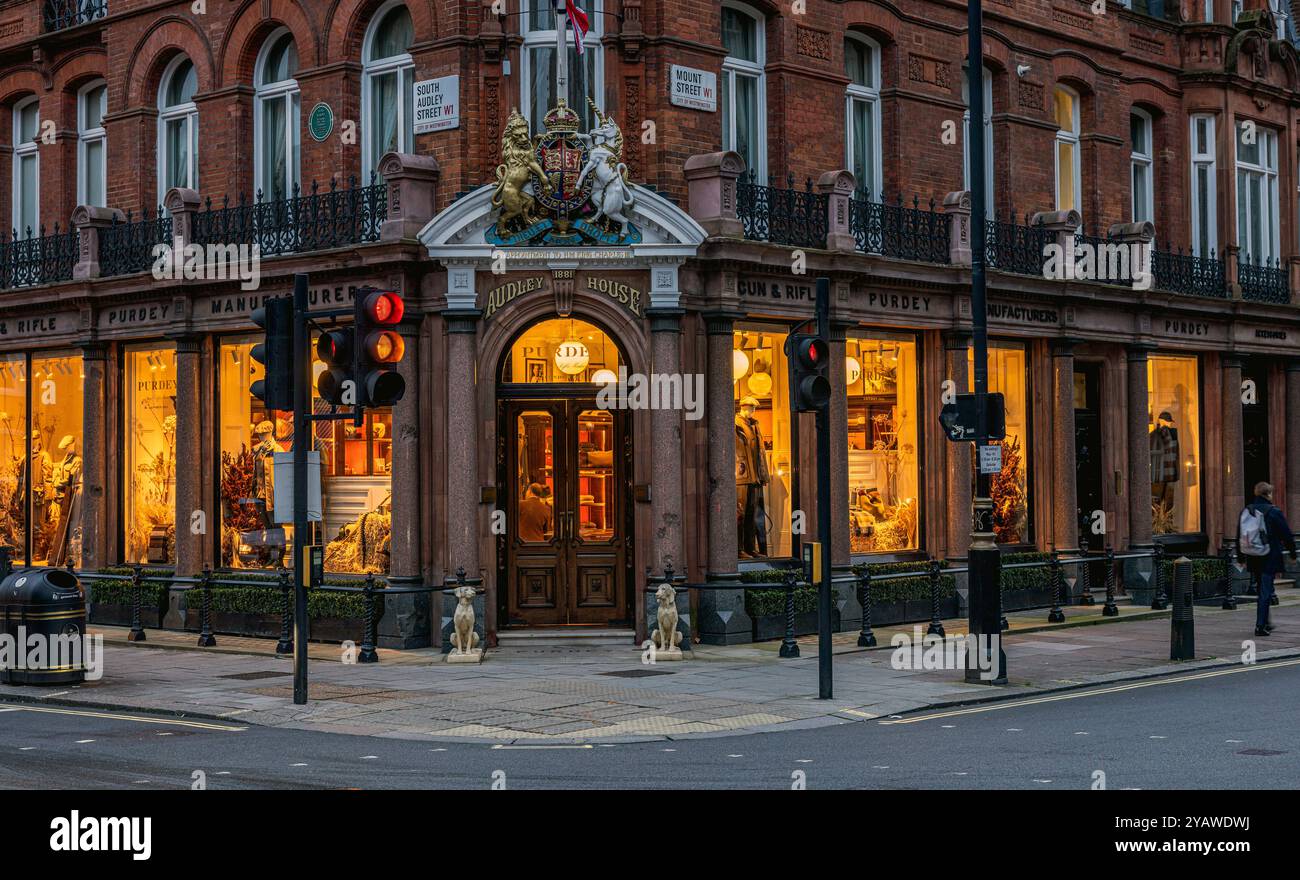 Esterno del negozio di armi James Purdey & Sons, Mayfair, Londra, Inghilterra Foto Stock