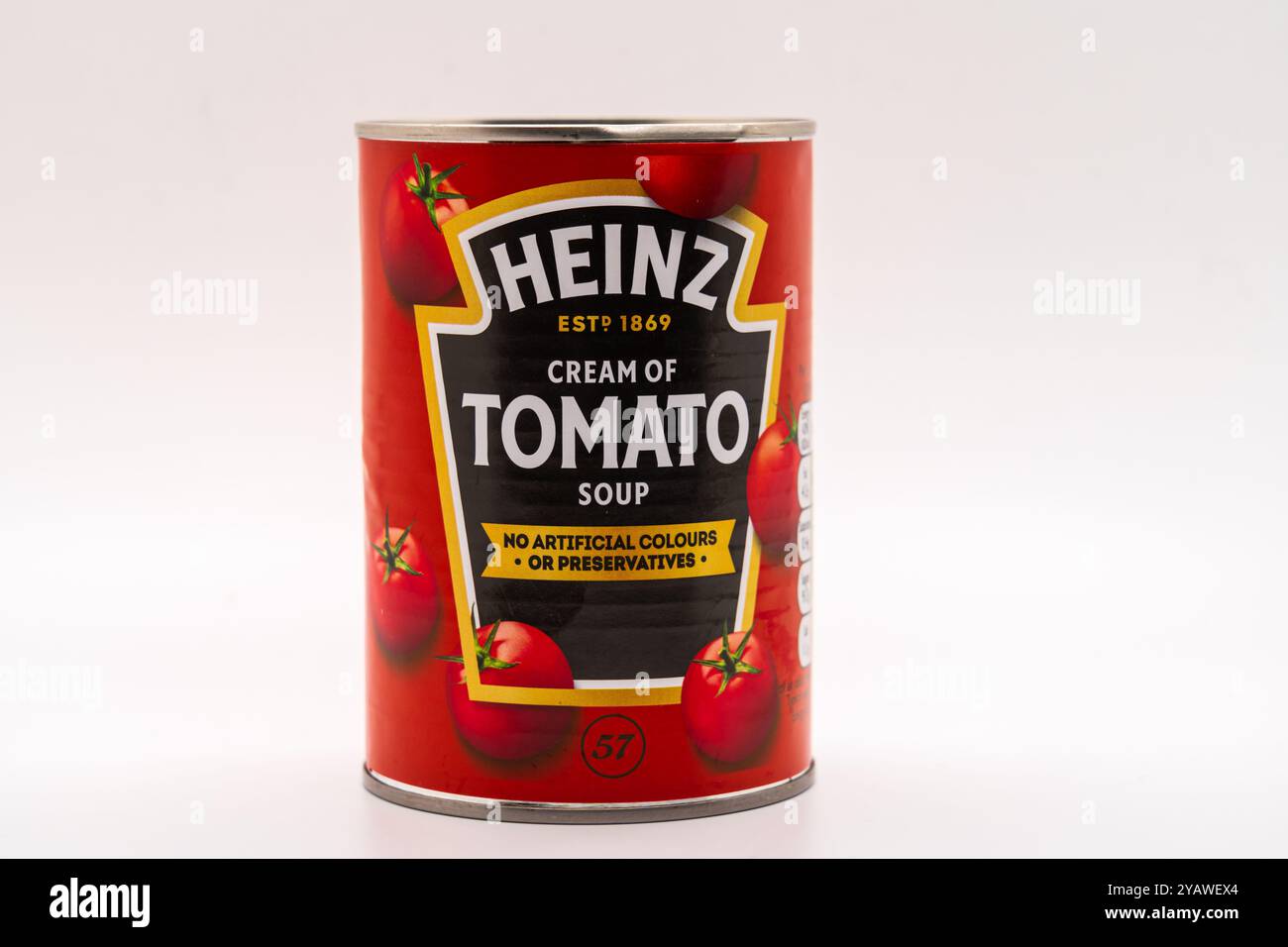Wolverhampton, Regno Unito - 15 ottobre 2024: Lattina di zuppa di pomodoro Heinz con sfondo bianco Foto Stock