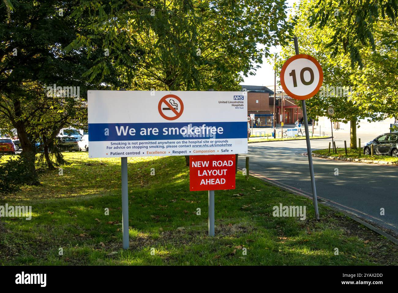 Cartello vietato fumare all'ingresso H dell'ospedale Lincoln, Greetwell Road, Lincoln City, Lincolnshire, Inghilterra, REGNO UNITO Foto Stock