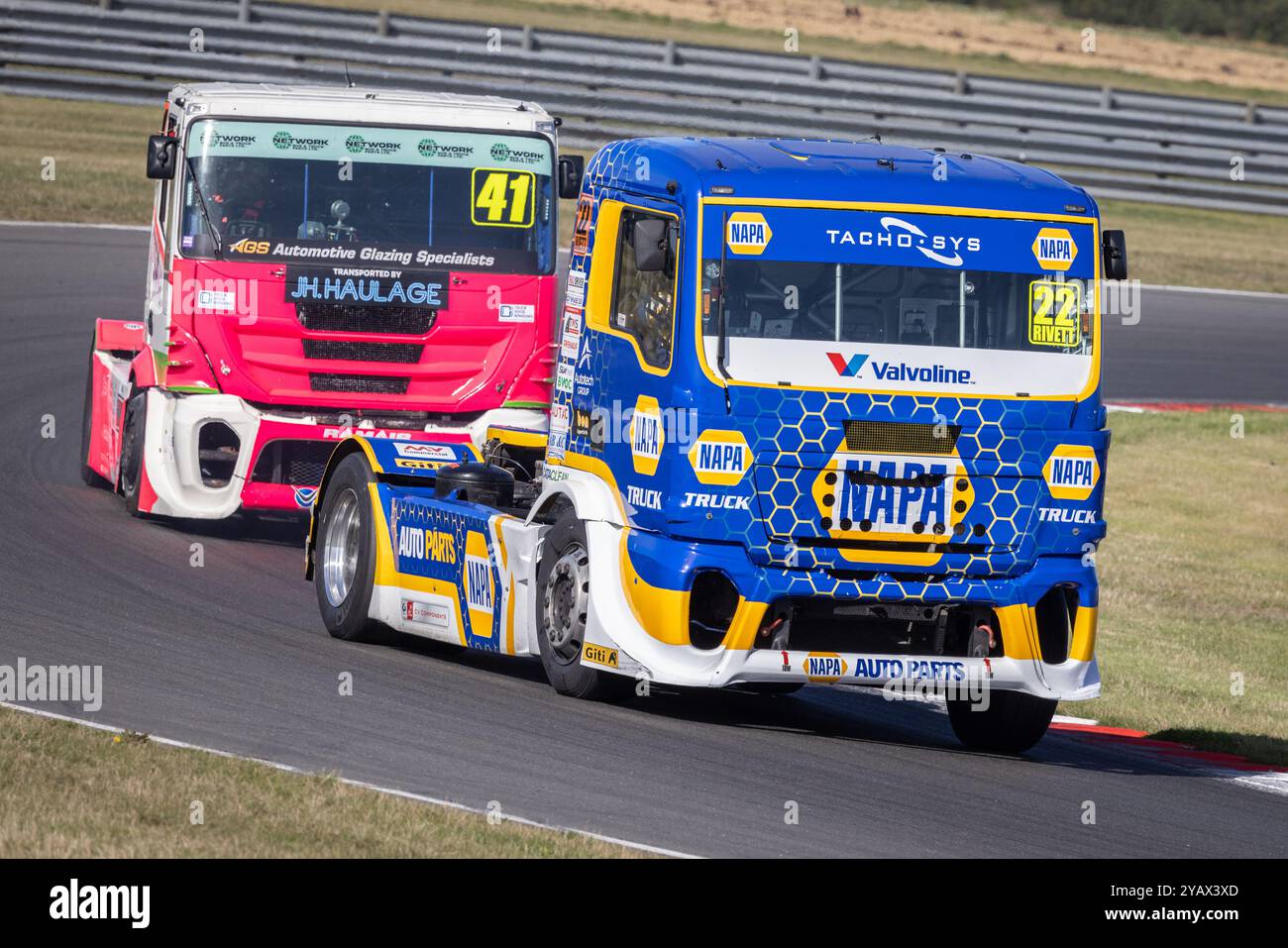 Paul Rivett con il suo UOMO TGX durante la gara del British Truck Racing Championship 2024 a Snetterton, Norfolk, Regno Unito Foto Stock