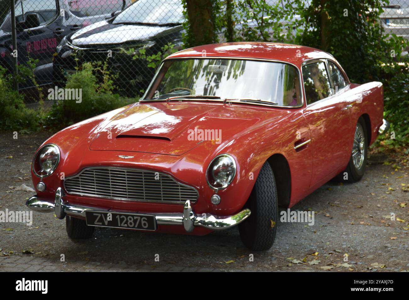 Una bellissima Aston Martin DB5 rossa a Bray, Co. Wicklow, Irlanda Foto Stock