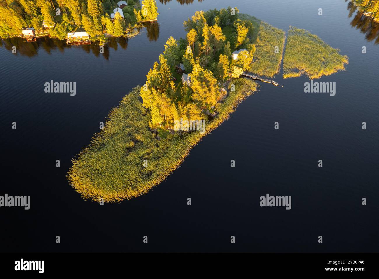 Paesaggio droni isola di Rono e Varnisaary nel lago kallavesi finlandia orientale Kuopio , Europa Foto Stock