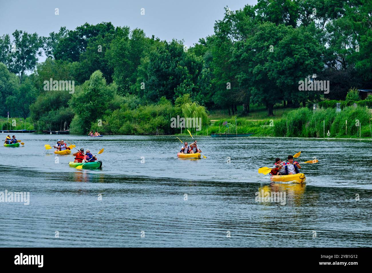 Francia, Maine-et-Loire, Angers, isola di Saint-Aubin tra Mayenne e Sarthe formando il Maine, canoa e kayak sulla Sarthe Foto Stock