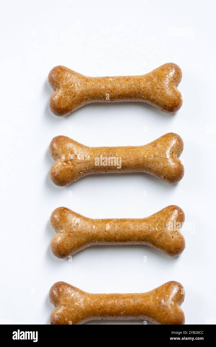 Bones pedigree Biscrok con sugo di carne - biscotto di cane a forma di osso Foto Stock