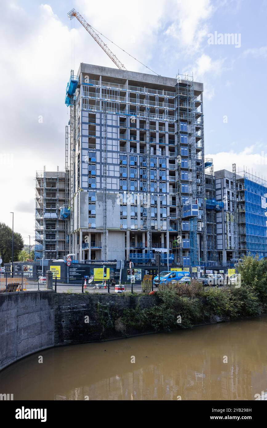Costruzione di alloggi per studenti per l'Università di Bristol da parte di studenti Unite nel quartiere del Tempio, città di Bristol, Inghilterra, Regno Unito Foto Stock