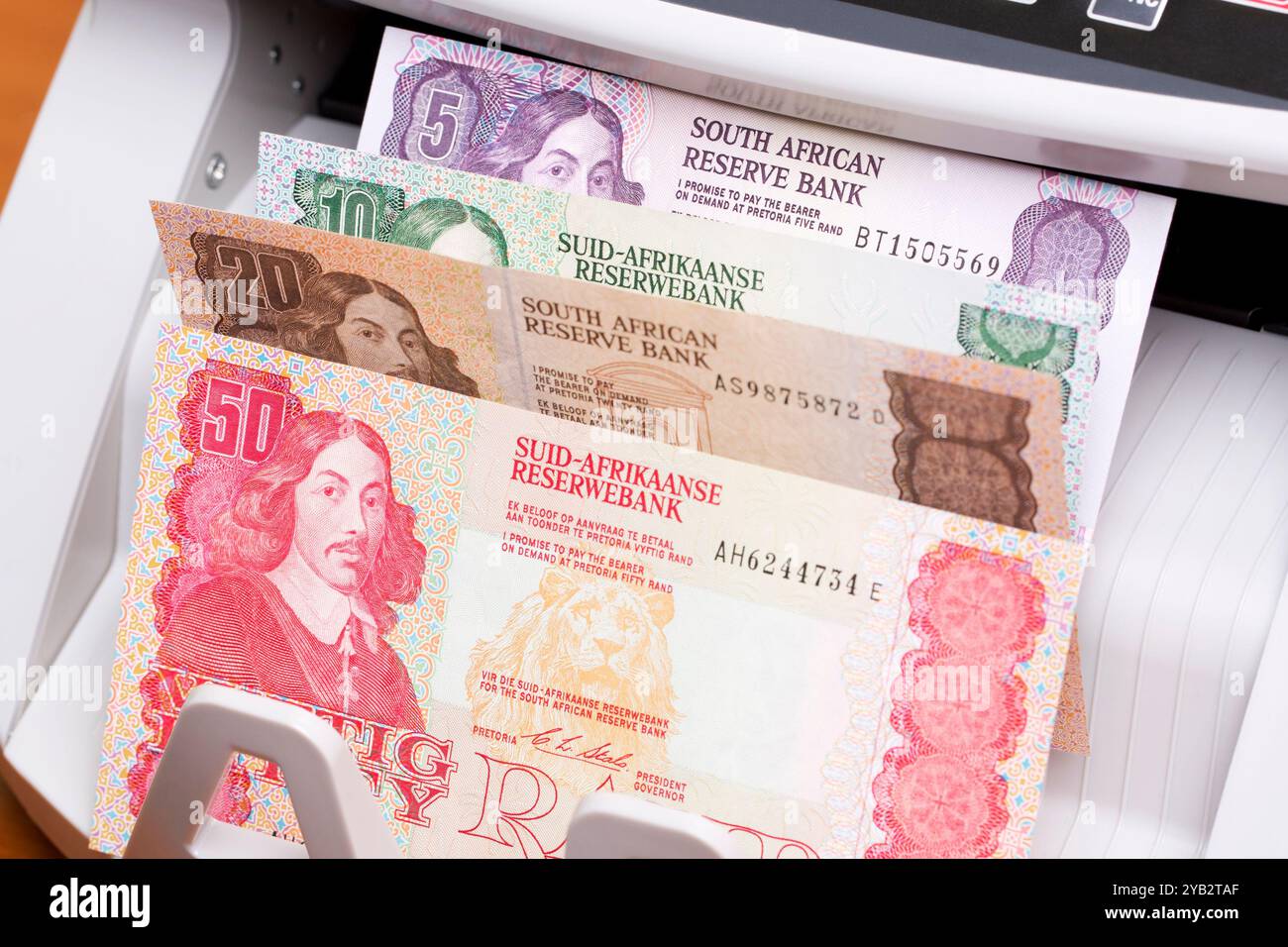 Vecchio denaro sudafricano - rand nella macchina di conteggio Foto Stock