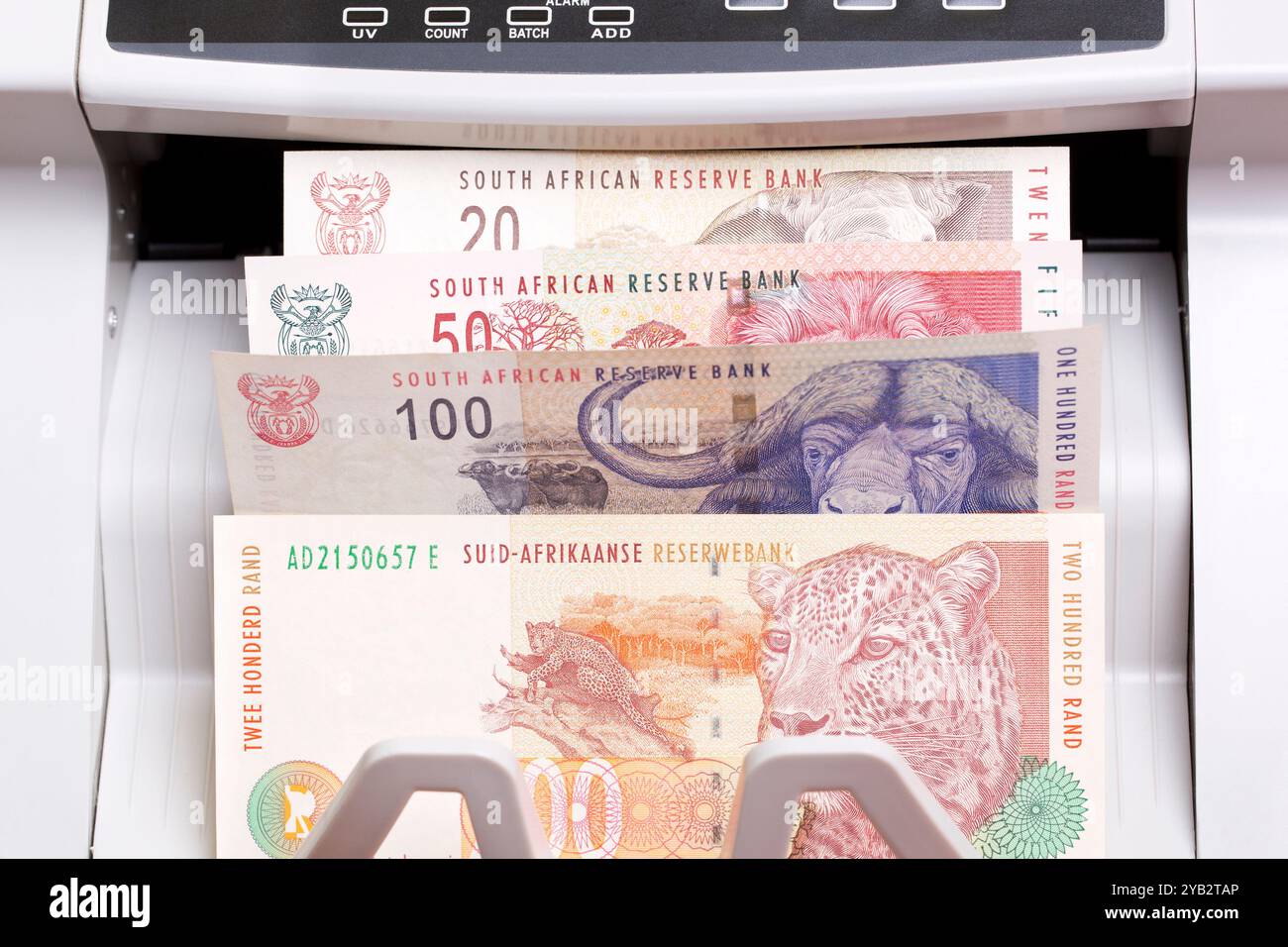 Vecchio denaro sudafricano - rand nella macchina di conteggio Foto Stock