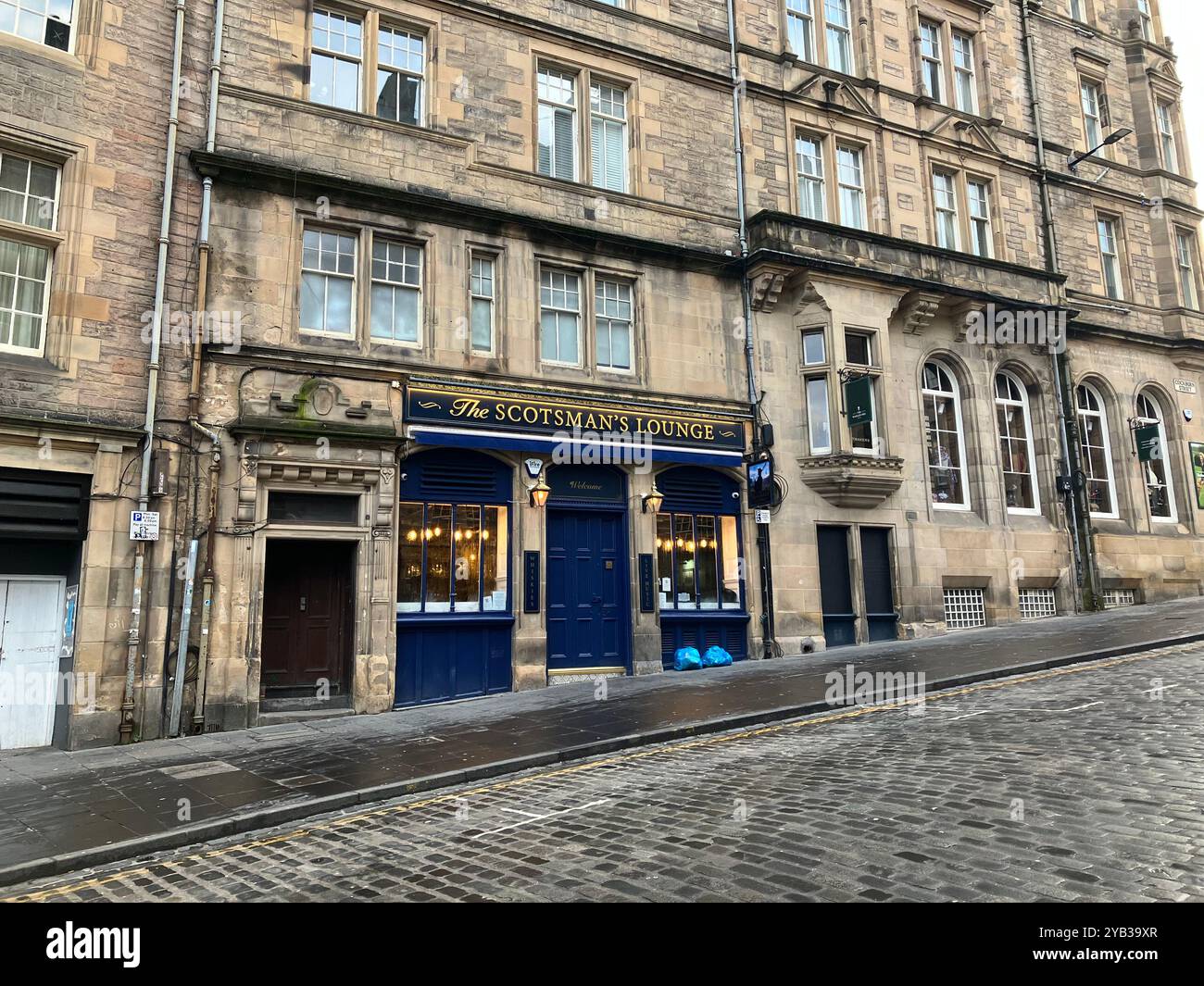 Lo Scotsman's Lounge Pub in Cockburn Street. Edimburgo, Scozia, Regno Unito. 16 marzo 2024. Foto Stock