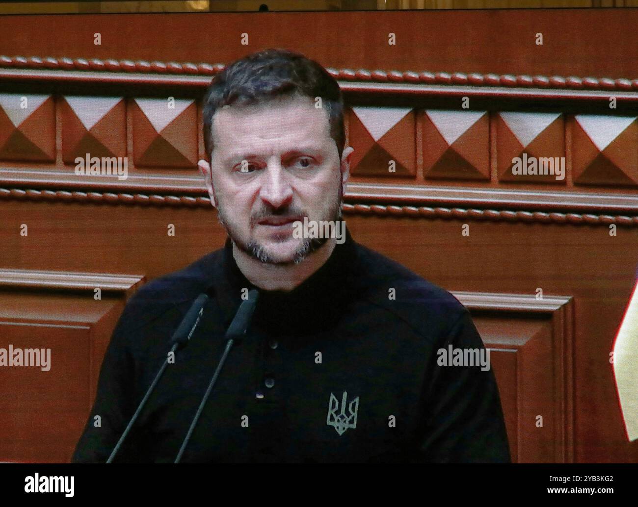 KIEV, UCRAINA - 16 OTTOBRE 2024 - il presidente dell'Ucraina Volodymyr Zelenkyy visita la Verkhovna Rada per presentare il piano della Vittoria ai parlamentari e all'ucraino Foto Stock