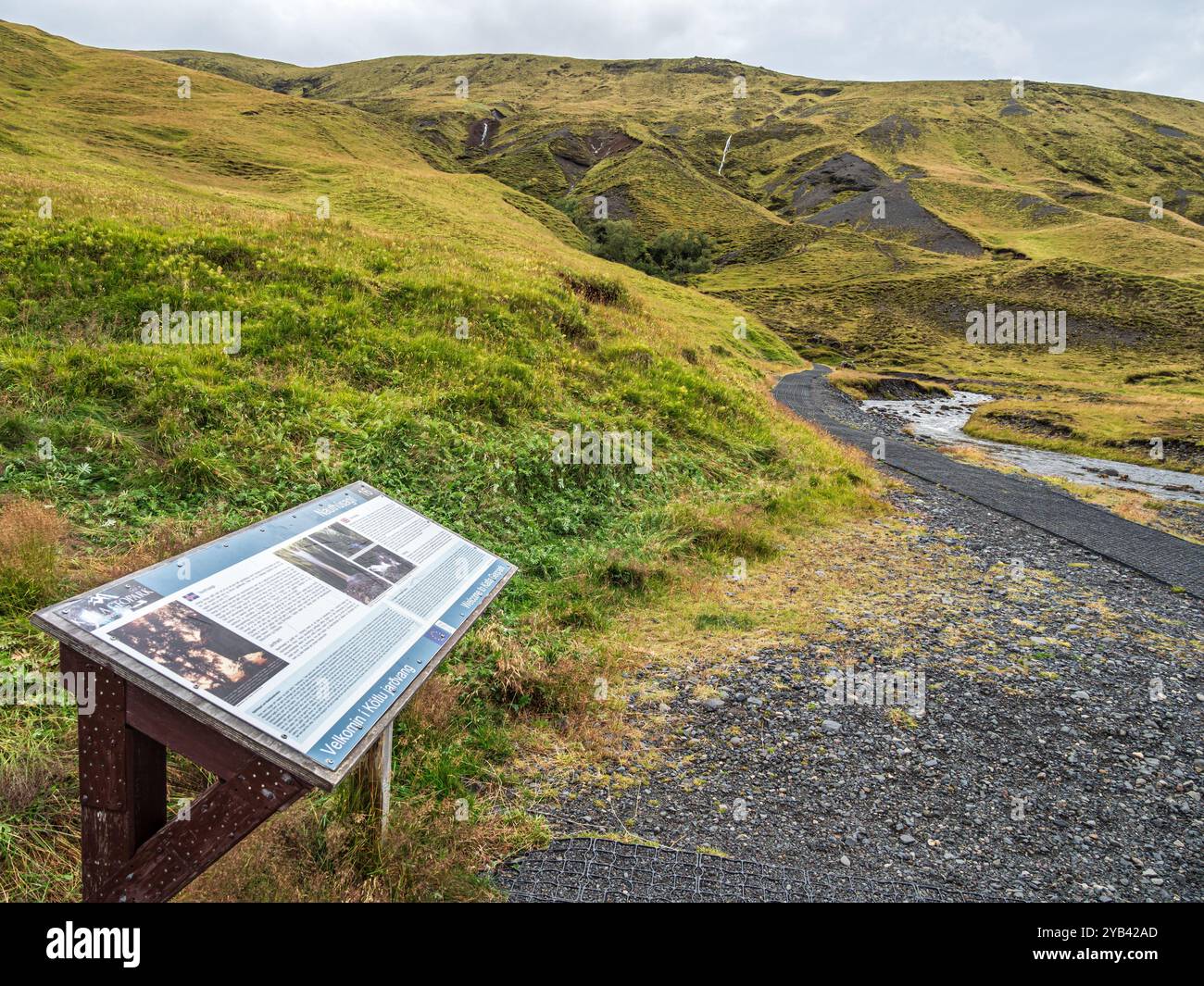 Cartello che spiega la natura della gola di Nauthusagil, Katla Geopark, Islanda Foto Stock