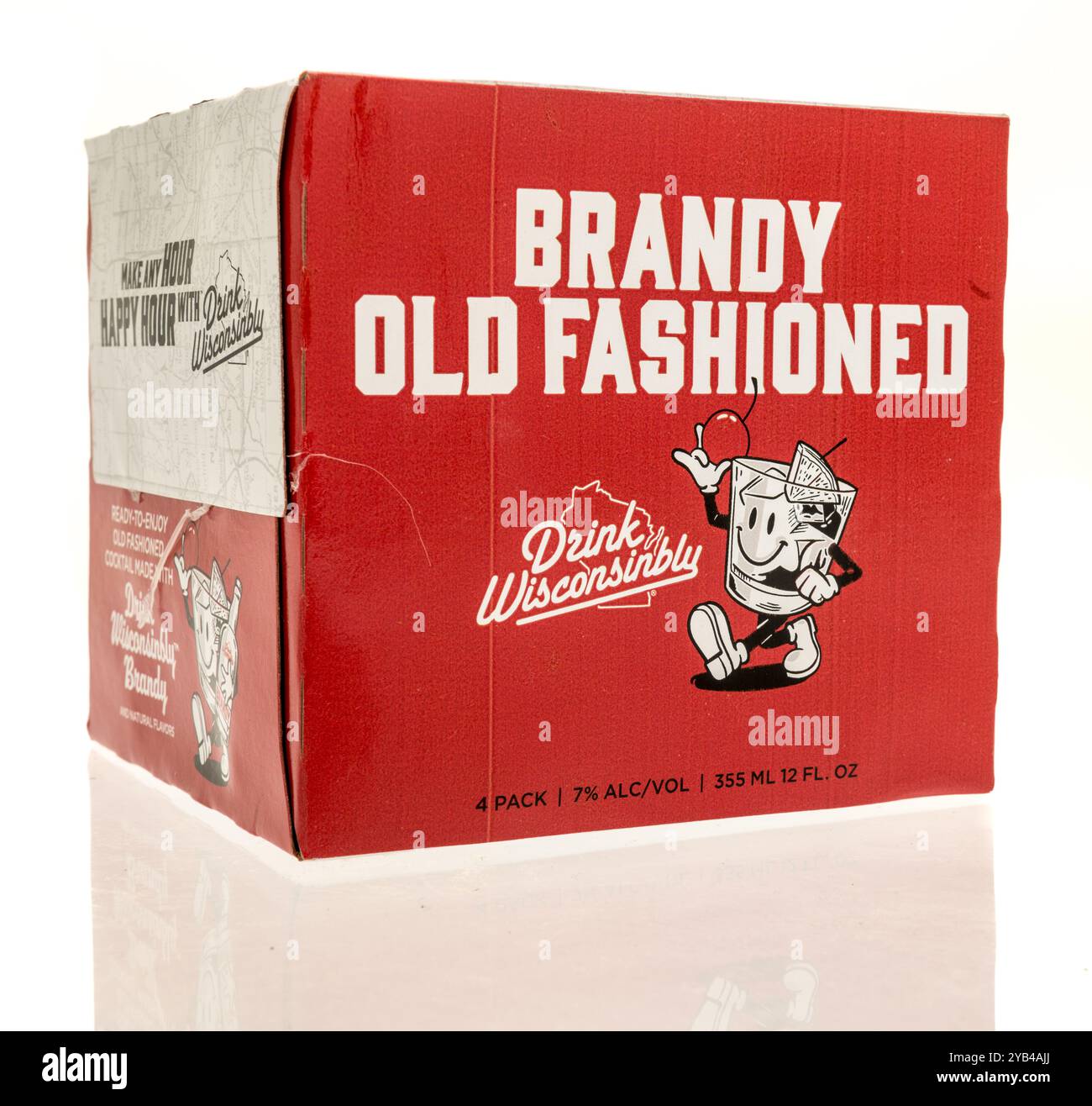 Winneconne, WI - 15 ottobre 2024: Un pacchetto di drink Wisconsinbly brandy bevanda alla vecchia moda su uno sfondo isolato. Foto Stock
