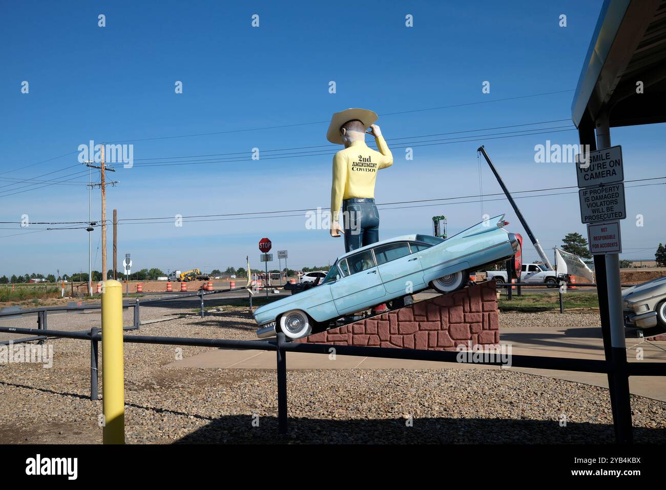Vista posteriore del secondo emendamento Cowboy ad Adrian, Texas Foto Stock