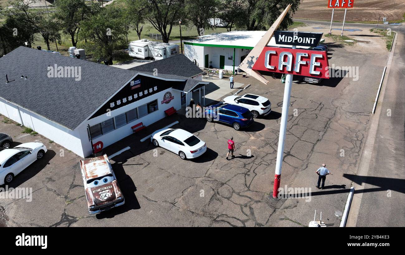 Vista aerea del Midpoint Cafe al Midpoint della Route 66 ad Adrian, Texas Foto Stock