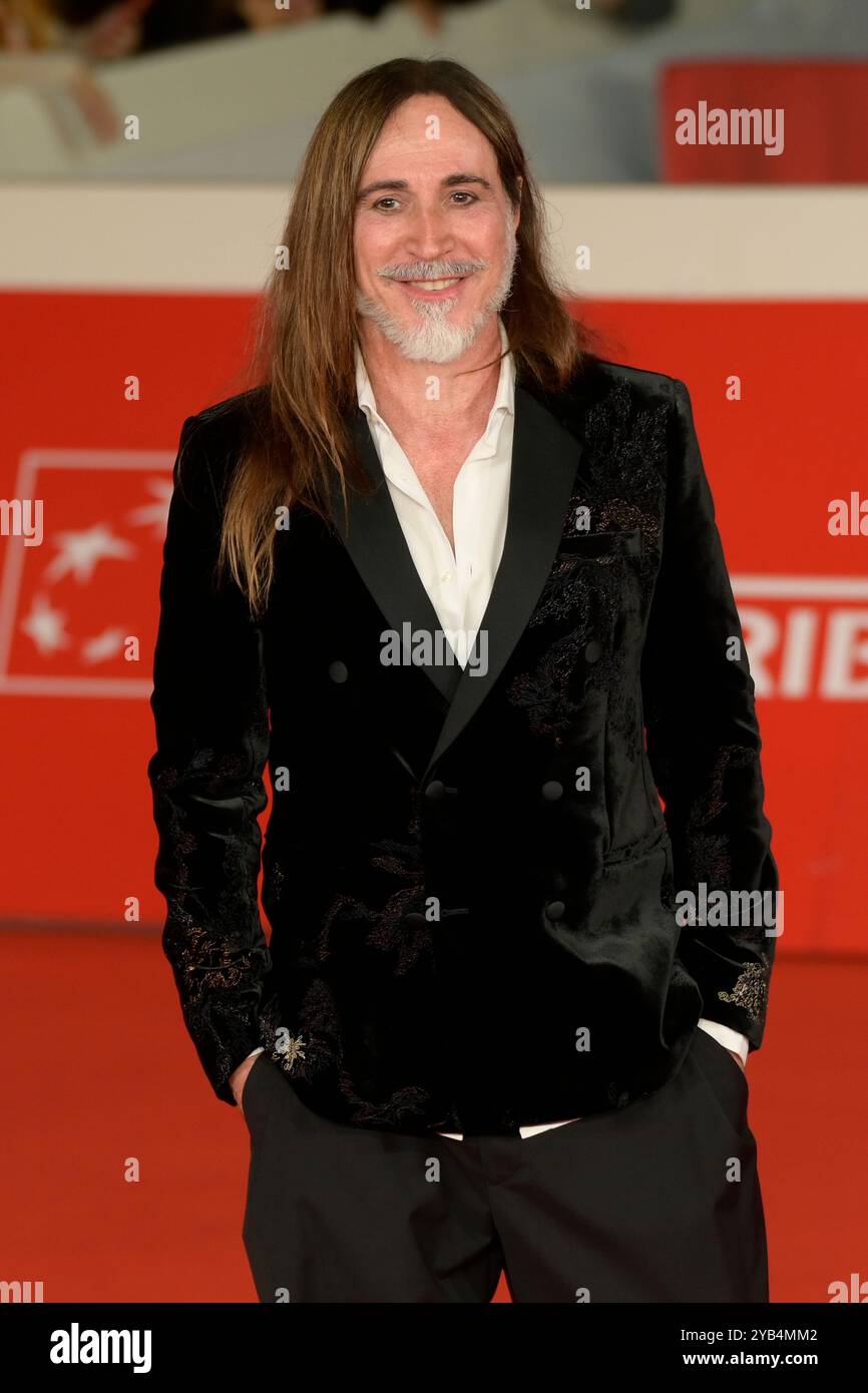 Roma, Italia. 16 ottobre 2024. Manuel Agnelli partecipa al Red carpet della cerimonia di apertura del Rome Film Fest 2024 presso l'Auditorium Parco della musica. Credito: SOPA Images Limited/Alamy Live News Foto Stock