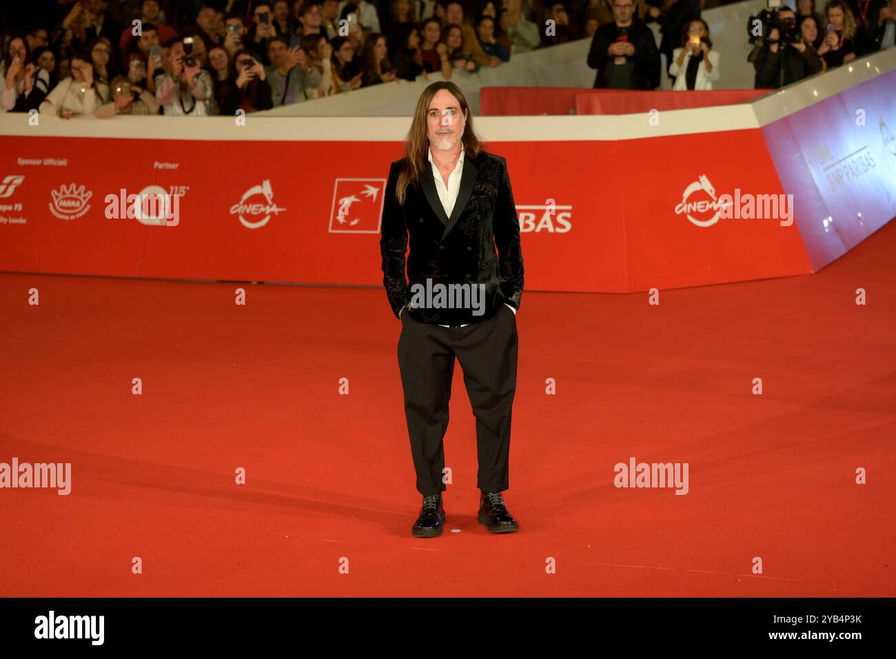 Roma, Italia. 16 ottobre 2024. Manuel Agnelli partecipa al Red carpet della cerimonia di apertura del Rome Film Fest 2024 presso l'Auditorium Parco della musica. (Foto di Mario Cartelli/SOPA Images/Sipa USA) credito: SIPA USA/Alamy Live News Foto Stock