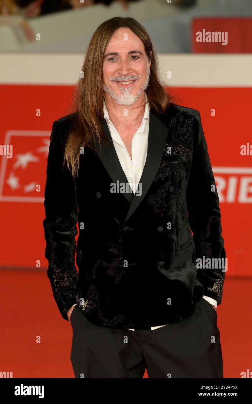 Roma, Italia. 16 ottobre 2024. Manuel Agnelli partecipa al Red carpet della cerimonia di apertura del Rome Film Fest 2024 presso l'Auditorium Parco della musica. (Foto di Mario Cartelli/SOPA Images/Sipa USA) credito: SIPA USA/Alamy Live News Foto Stock