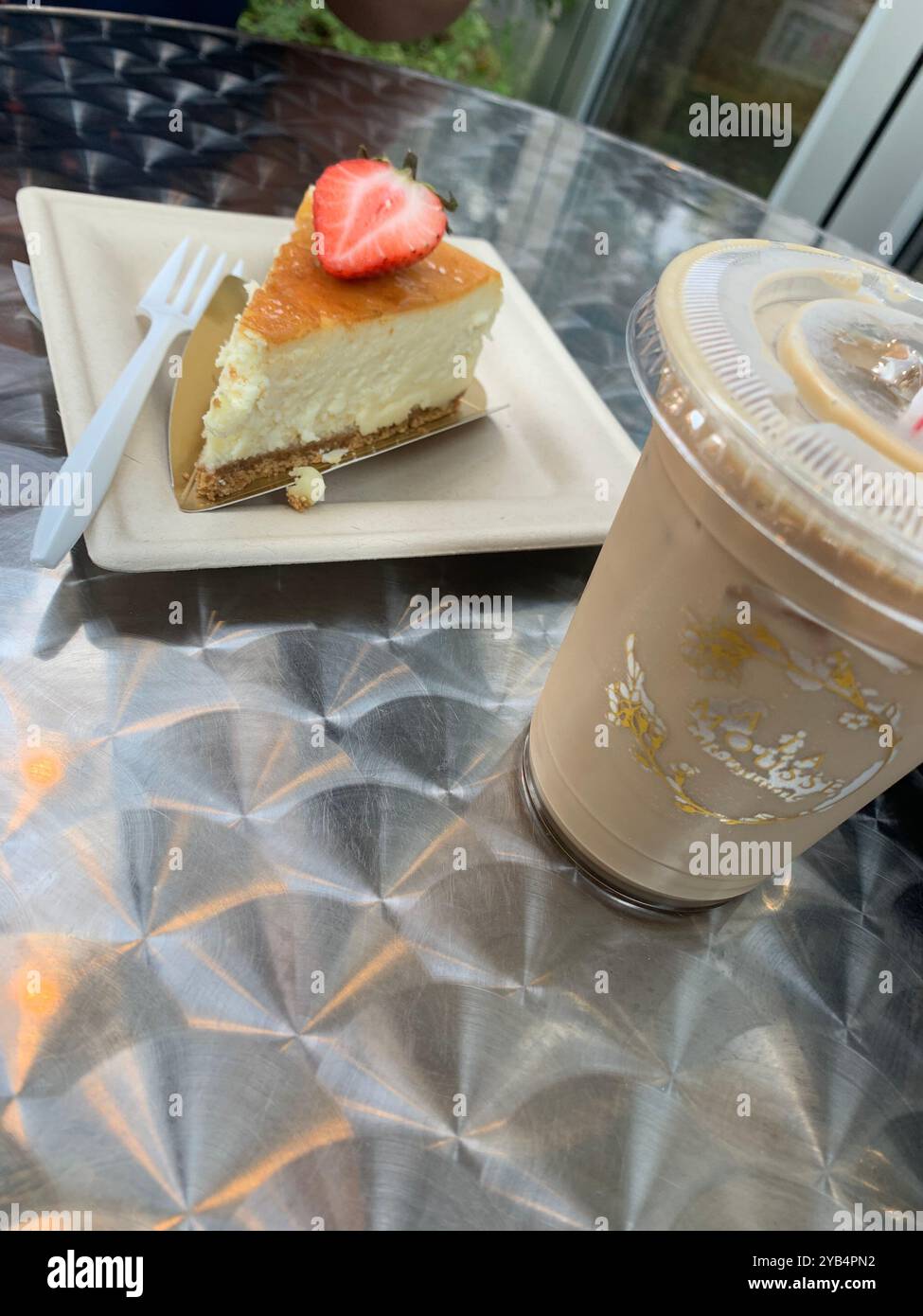 Caffè e torta - Immagine stock catturata con smartphone