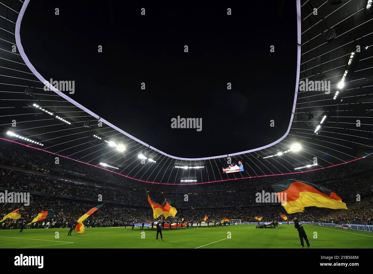 Panoramica, bandiera sventolata davanti all'inizio della partita, bandiere tedesche, bandiere, partita internazionale della UEFA Nations League tra Germania e Paesi Bassi, alleato Foto Stock